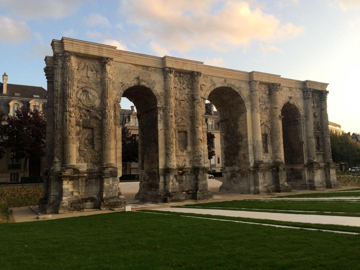 Le Nid Des Halles, Au Coeur Du Boulingrin Reims Bagian luar foto